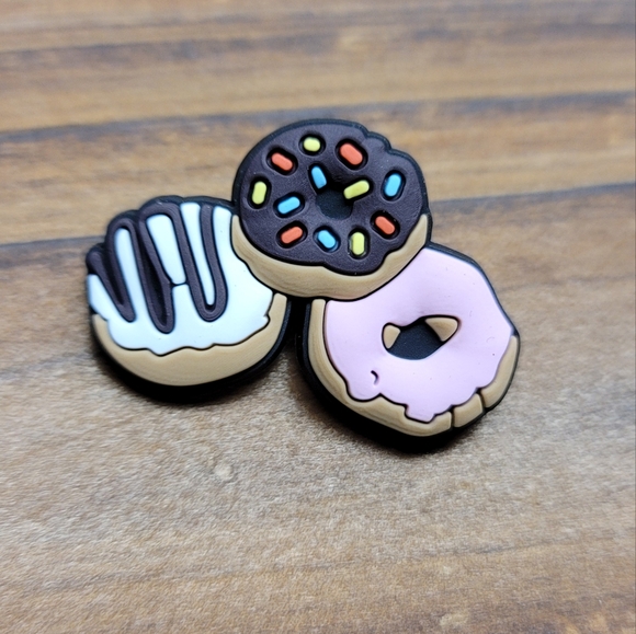 Mix & Match 4 for $10 Dunkin Donuts Croc Charm - Picture 1 of 3